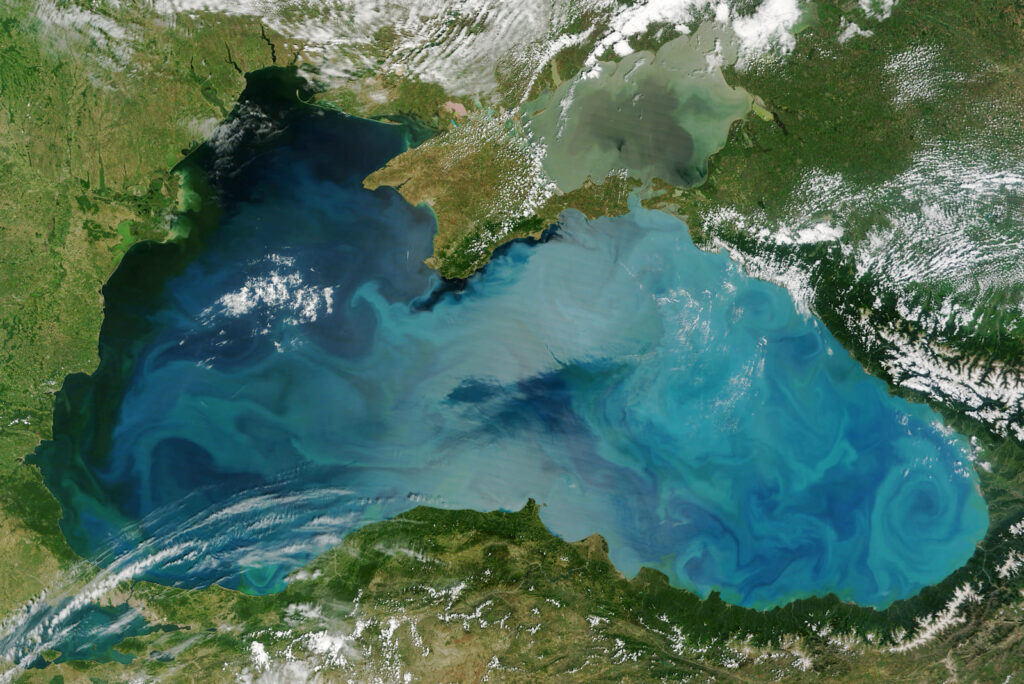 Черное море, омывающее 6 стран (снимок из космоса)